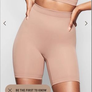 SCULPTING SHORT MID THIGH